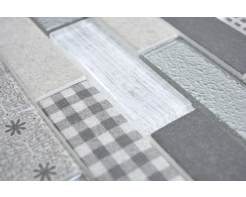 Prim-plan cu plăci de mozaic cu modele diferite