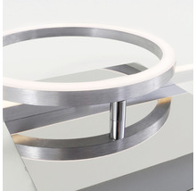 Prim-plan al unei plafoniere LED moderne cu design inelar și carcasă metalică