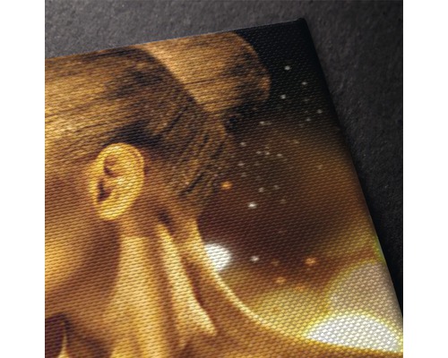 Prim-plan cu o imprimare pe pânză