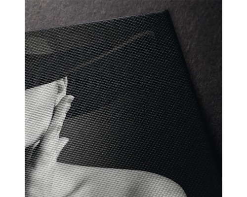 Prim-plan al unei pânze cu un motiv imprimat