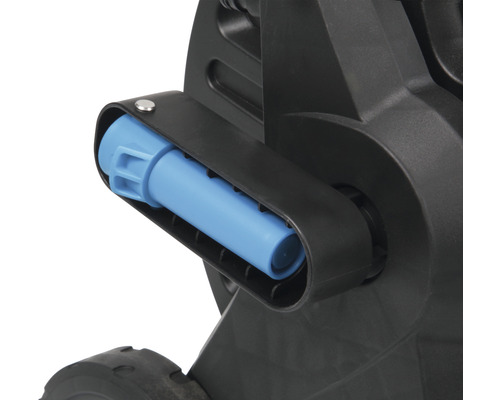 Imagine detaliată cu un curățitor cu presiune cu suport pentru accesorii