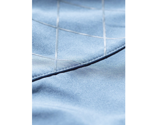 Prim-plan cu o țesătură cu model pătrat și cusătură