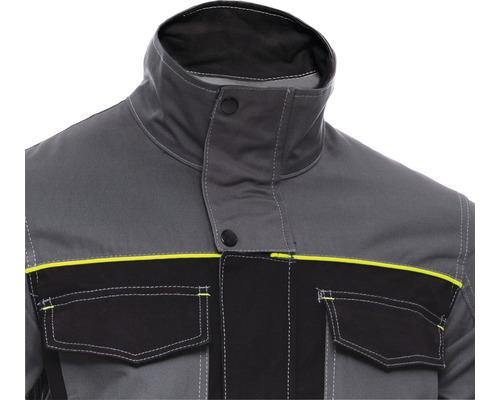 Prim-plan al unei jachete de lucru cu guler și buzunare