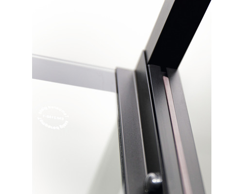 Imagine detaliată a unei cabine de duș cu cadru