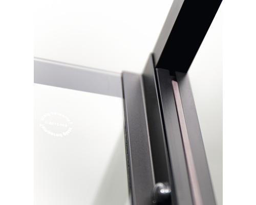 Imagine detaliată a unei cabine de duș cu cadru