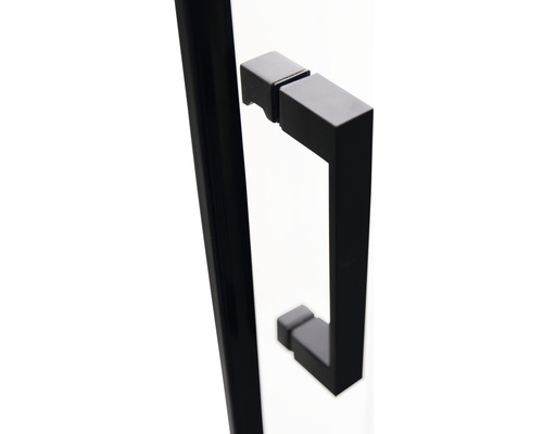 Prim-plan cu mânerul ușii cabinei de duș