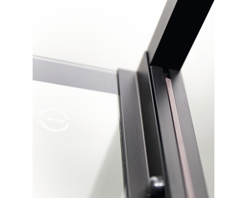 Detaliu cadru cabină de duș cu sticlă