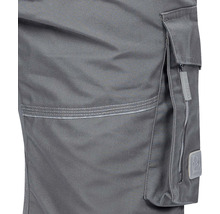 Prim-plan cu pantaloni de lucru cu buzunar