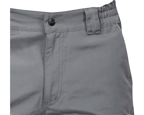 Prim-plan cu pantaloni gri cu închidere cu nasturi și bride pentru curea