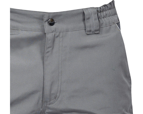 Prim-plan al pantalonilor cu închidere cu nasturi și bride pentru curea