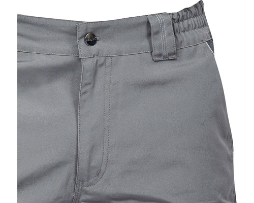 Prim-plan cu pantaloni gri cu nasture și găici pentru curea