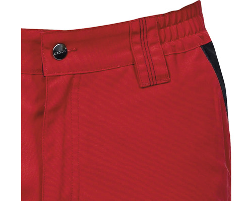 Detaliu pantaloni de lucru roșii cu nasture și cataramă pentru curea