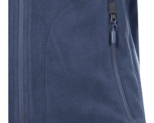 Detaliu al unei jachete din fleece cu fermoar și buzunar