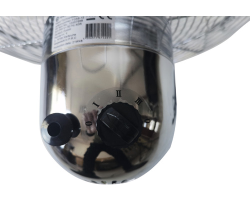 Prim-plan cu regulatorul de temperatură al unui radiator de terasă