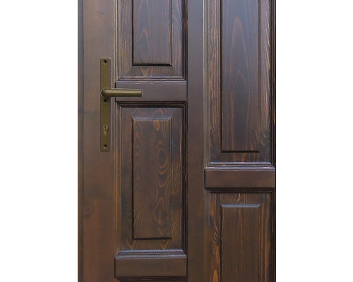Ușă din lemn cu feronerie