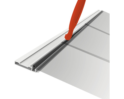 Montarea unei șine de vitrare cu unealtă