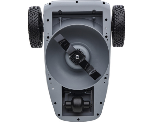 Partea inferioară a unei mașini de tuns iarba cu lamă și roți