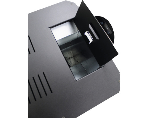 Imagine detaliată cu un focar cu ușa deschisă.