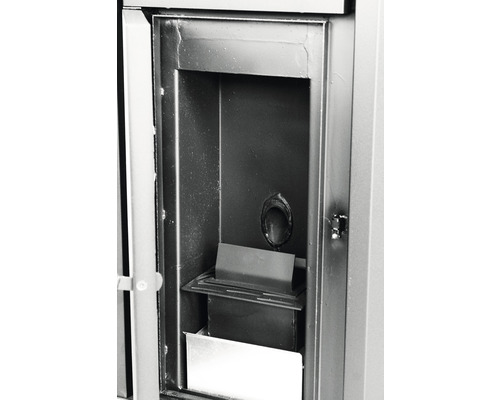 Șemineu pe peleți deschis cu vedere interioară