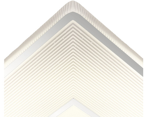 Prim-plan al unei lămpi de tavan cu model geometric