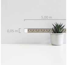 Bordură decorativă cu model ornamental, lungime de 5,00 metri și lățime de 0,05 metri