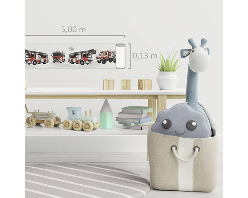 Cameră de copii cu bordură cu motive cu pompieri, lungime de aproximativ 5 metri și înălțime de aproximativ 0,13 metri.