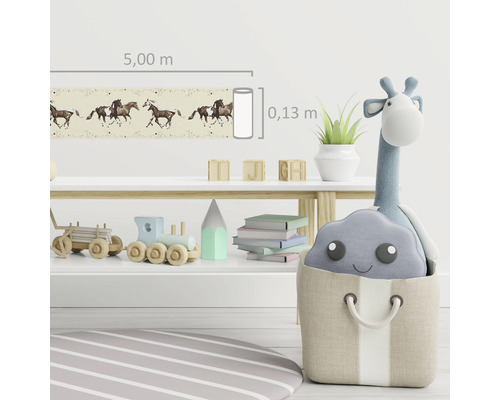 Cameră de copii cu bordură cu motiv de cal, lungime de aproximativ 5 metri și lățime de aproximativ 0,13 metri