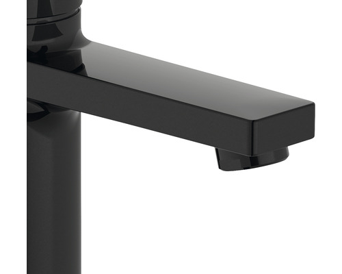 Prim-plan al unui robinet negru