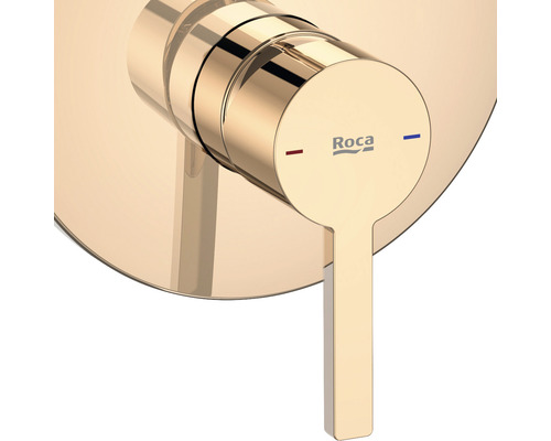 Logo Roca pe un robinet auriu