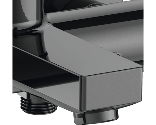 Prim-plan cu un robinet pentru lavoar