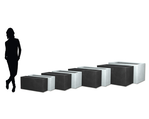 Ghivece de flori dreptunghiulare din fibră de sticlă în diferite dimensiuni și finisaje, lângă silueta unei persoane.