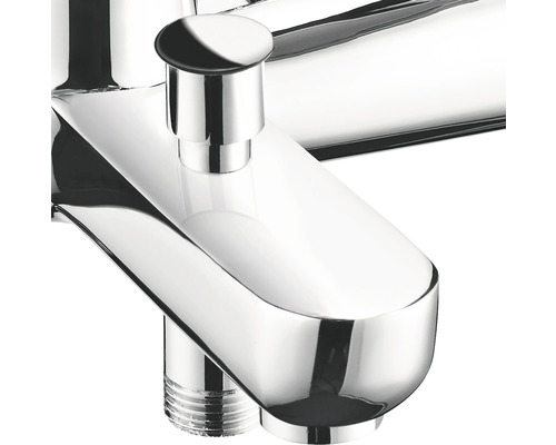 Imagine detaliată a unui robinet cromat.