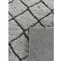 Covor cu model geometric de romburi și fibre scurte