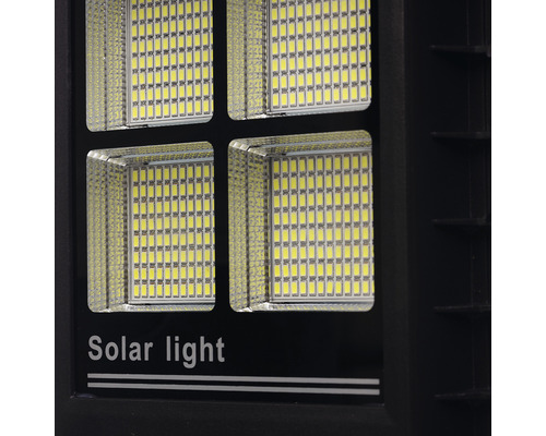 Prim-plan cu o lampă solară
