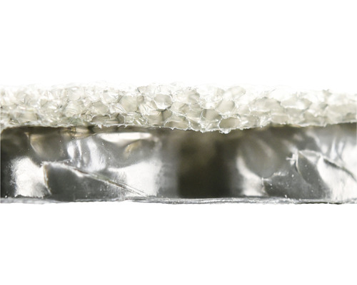 Secțiune transversală a unui panou izolant cu structură tip fagure și acoperire de aluminiu
