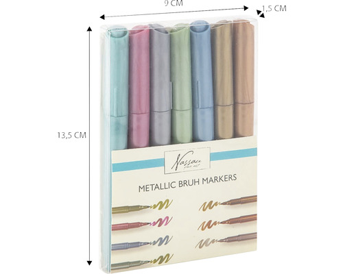 Pachet de markere metalice cu pensulă, cu dimensiunile de 13,5 cm înălțime, 9 cm lățime și 1,5 cm adâncime.