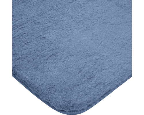 Prim-plan cu un covor albastru cu fibre