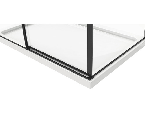 Cabină de duș cu cadru negru pe cadă de duș albă