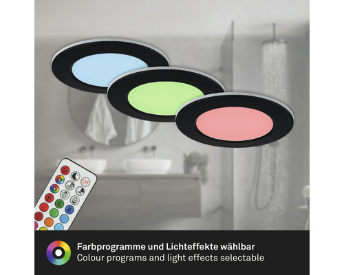 Trei plafoniere rotunde cu diferite culori de lumină și o telecomandă într-o baie.