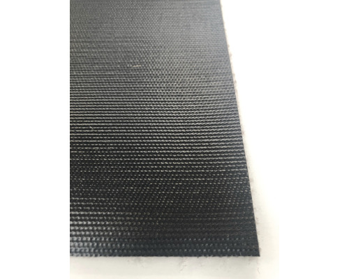 Covor negru cu structură țesută