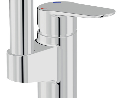 Detaliu robinet de bucătărie cromat