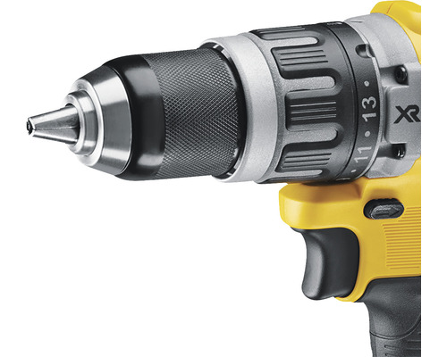 Prim-plan cu o bormașină