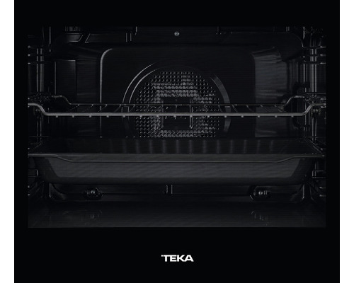 Interiorul unui cuptor Teka cu grătar și tavă de copt