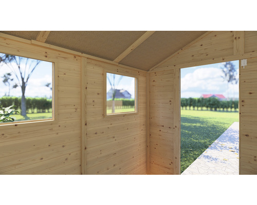 Vedere interioară a unei căsuțe de grădină din lemn cu ferestre și ușă deschisă