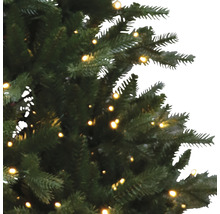 Prim-plan cu un pom de Crăciun decorat cu luminițe