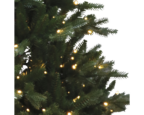 Prim-plan cu un pom de Crăciun artificial cu iluminare