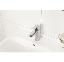 Imagine cu o chiuvetă cu robinet și logo-ul Grohe