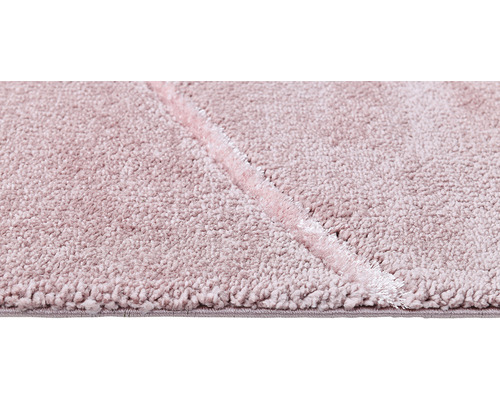 Prim-plan cu un covor cu model