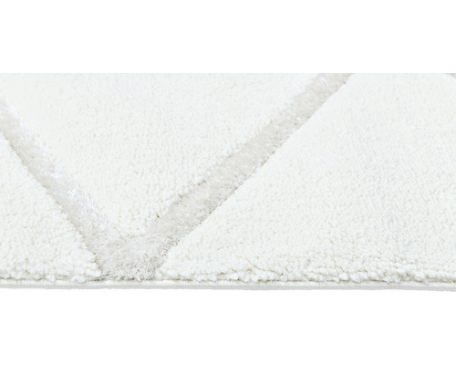 Vizualizare detaliată a unui covor alb cu model geometric