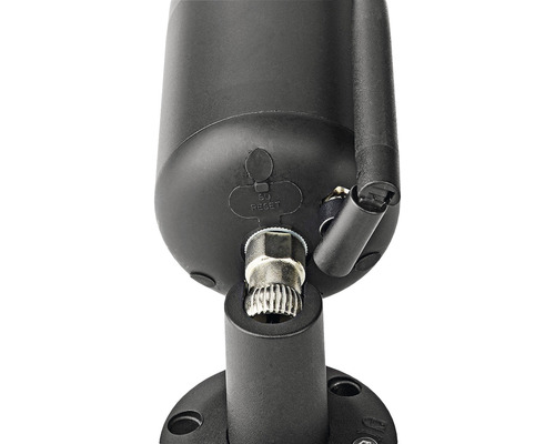 Vedere din spate a unei camere de securitate cu slot pentru card SD și buton de resetare